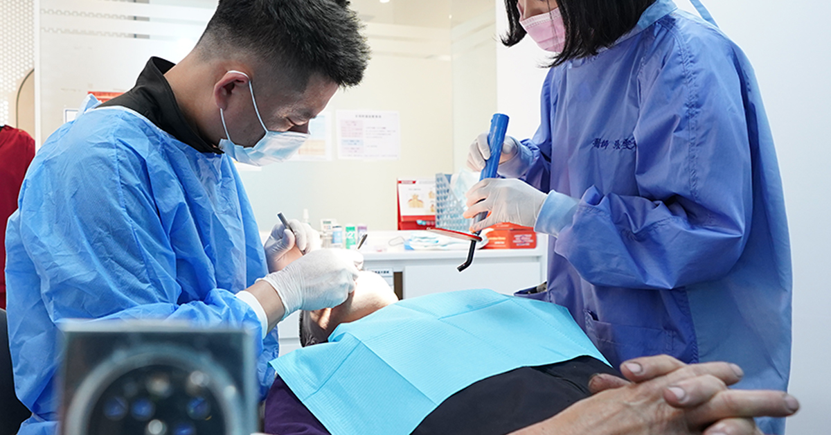 Read more about the article 牙周病患者有植牙需求可以植牙嗎？￼
